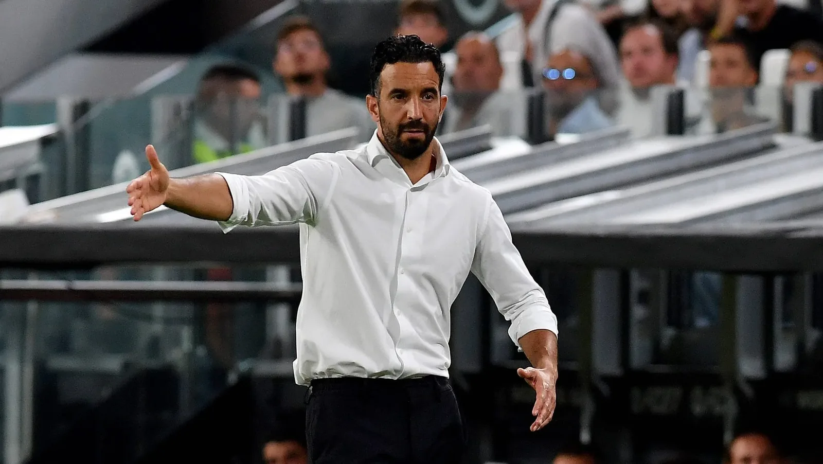 Cissè marca, mas Milan cede empate e Amorim cobra evolução técnica