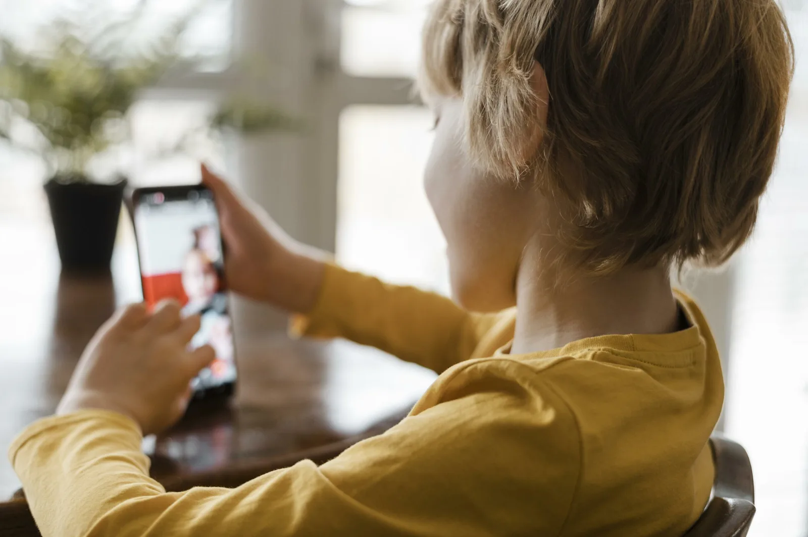 Justiça manda Apple barrar cassino sem controle de idade na App Store