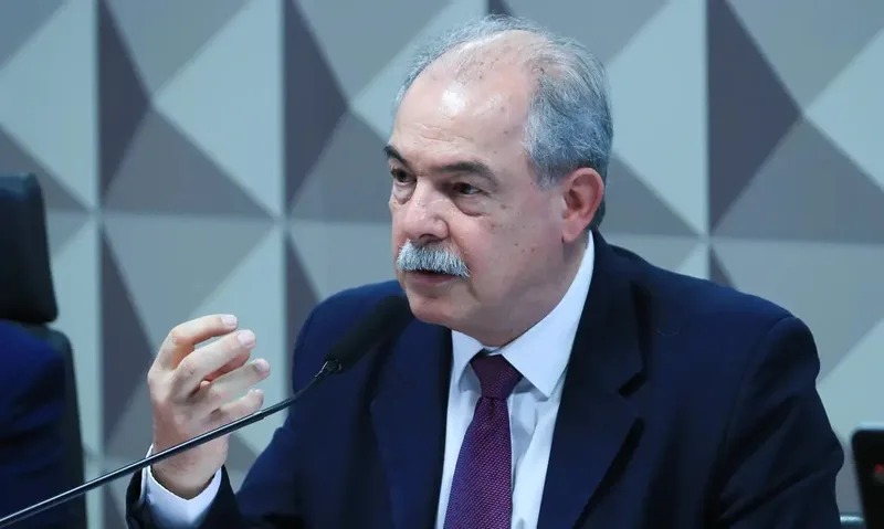 Mercadante defende papel do BNDES e pede apoio empresarial à democracia