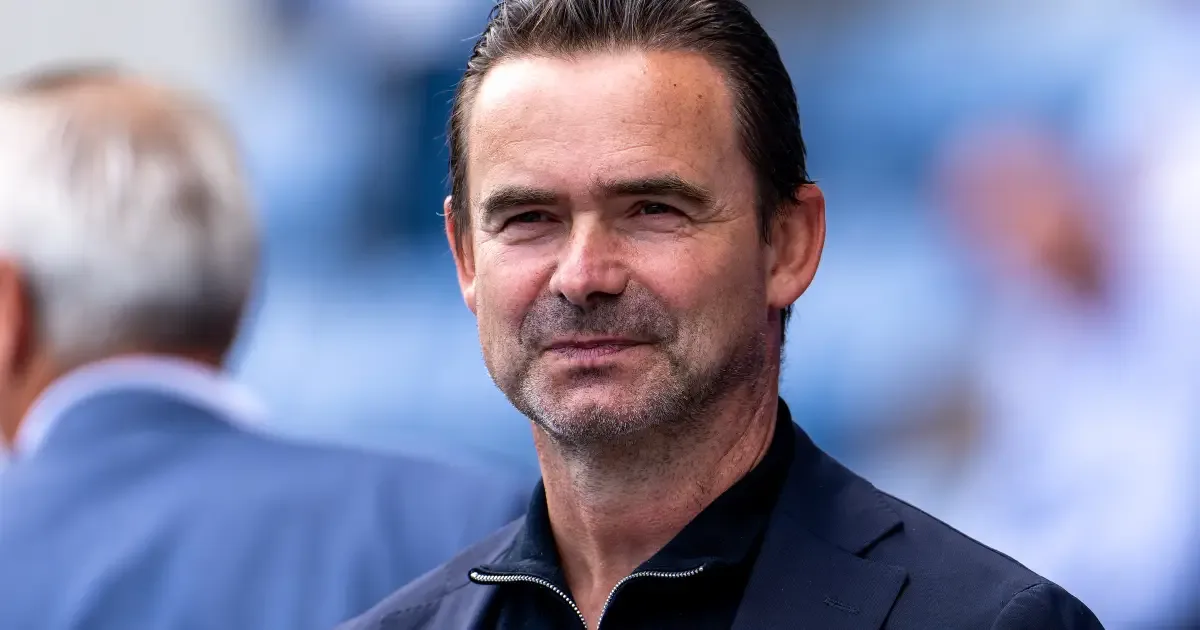 Marc Overmars deixa cargo no futebol por problemas cardíacos