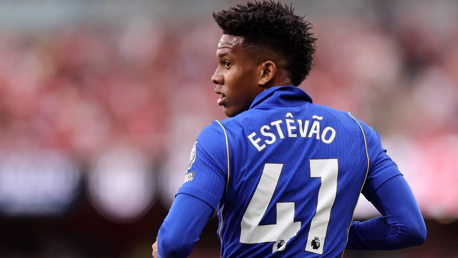 Chelsea vê Estêvão em adaptação e mantém planos para o atacante