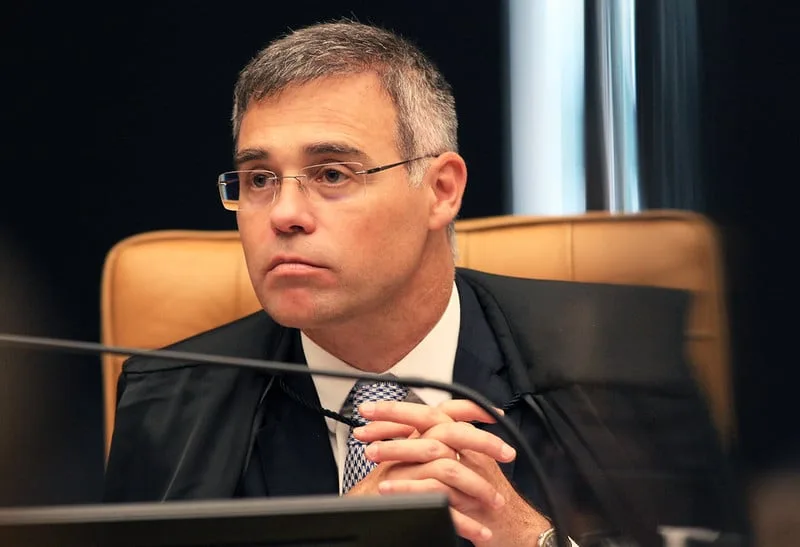 Talíria Petrone critica atuação de André Mendonça e cita risco à democracia