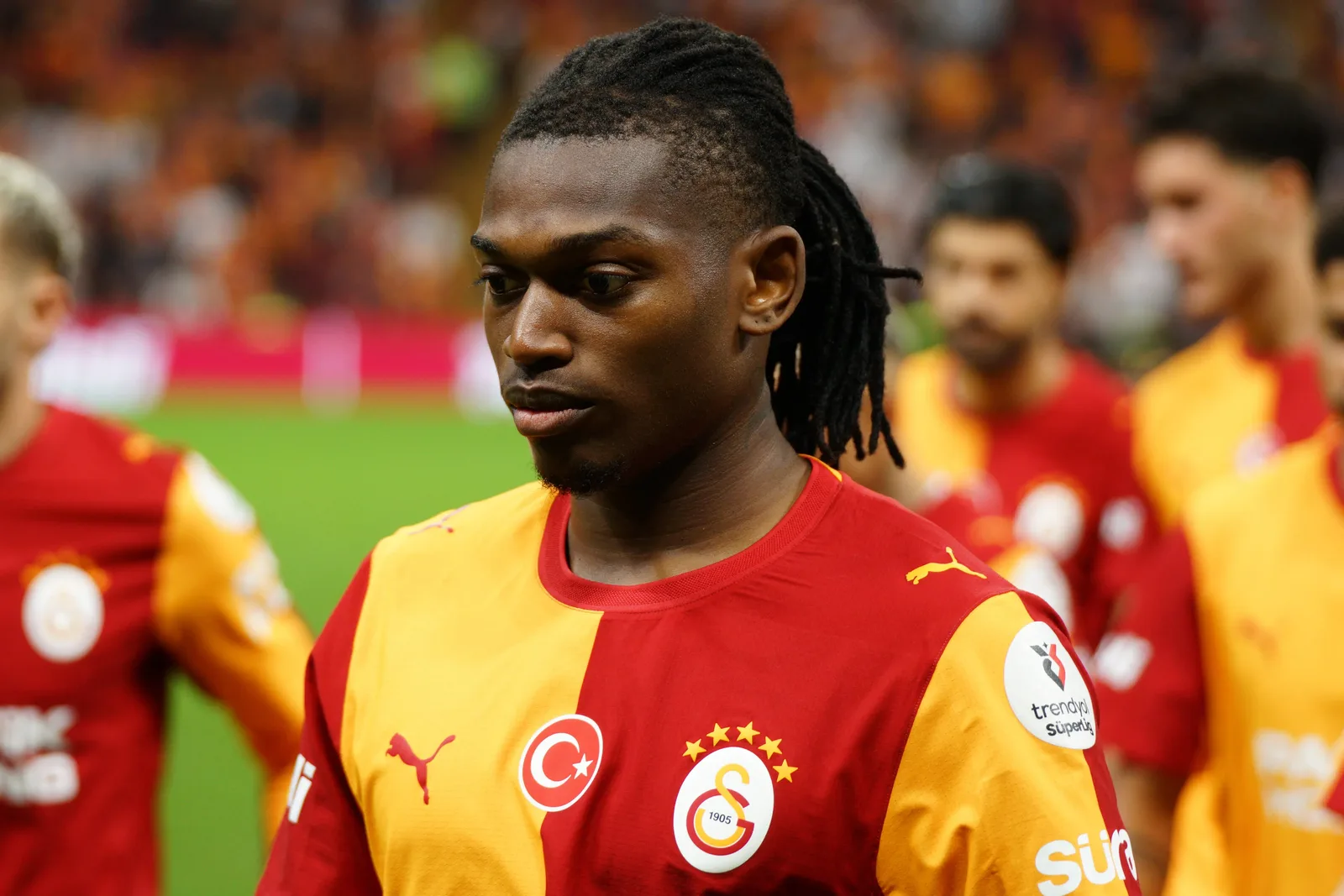 Rafael Leão não marca pelo Galatasaray e revive críticas do período no Milan