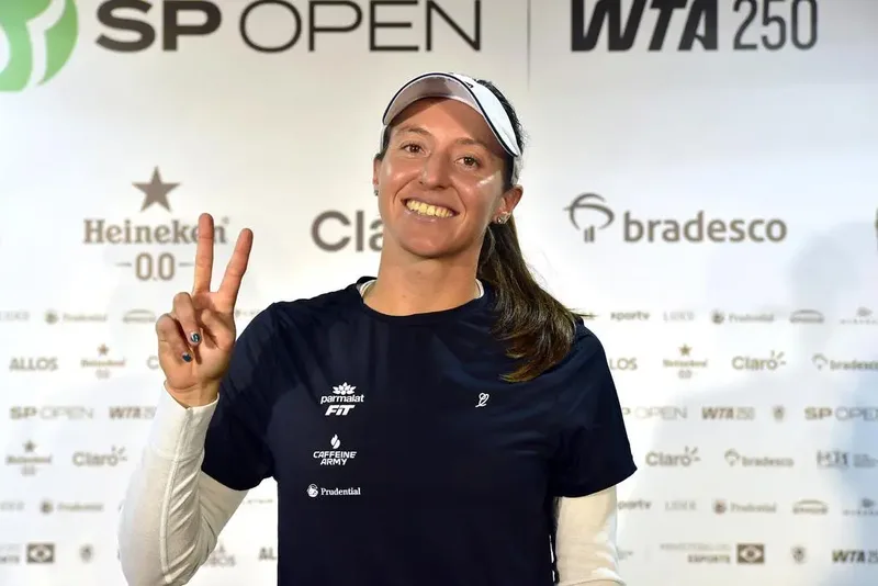Luisa Stefani alcança terceira posição do ranking de duplas da WTA