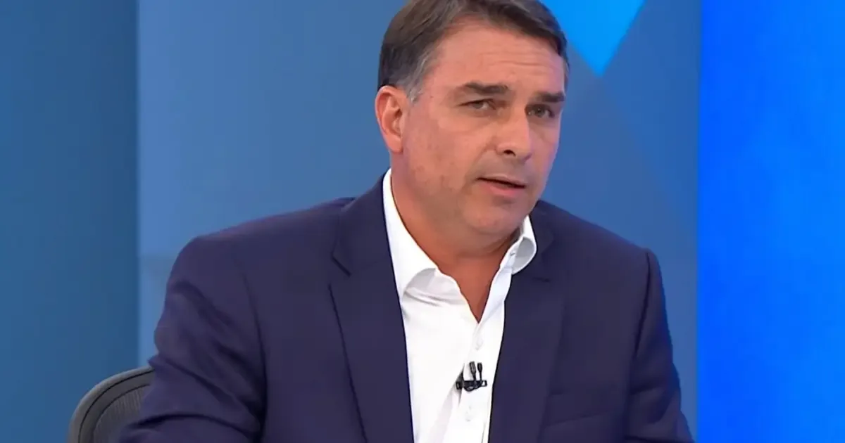 Flávio Bolsonaro cancela participação em debate da TV Globo