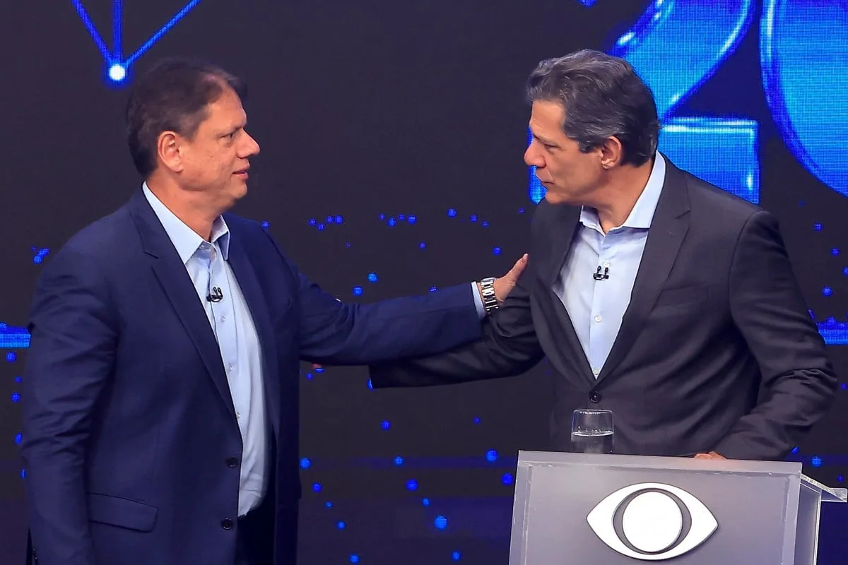 Pesquisas divergem sobre disputa entre Tarcísio e Haddad em São Paulo