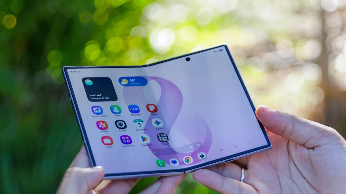 Galaxy Z Fold 8 chega ao fim do dia com até 7 horas de tela