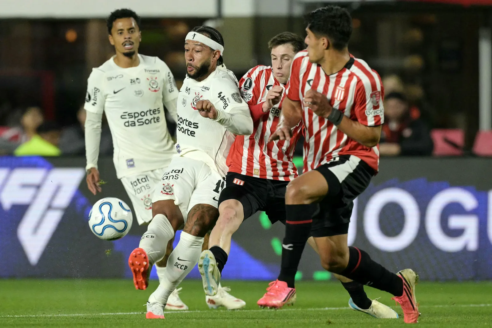 Corinthians decide vaga contra o Estudiantes nas quartas da Libertadores
