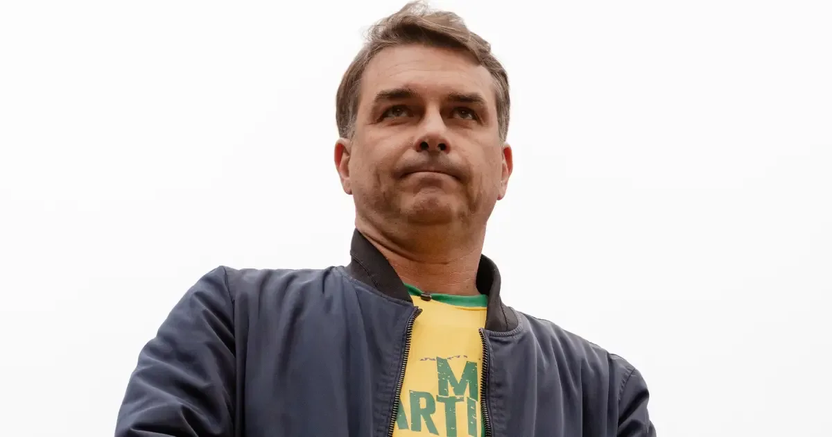 Flávio Bolsonaro empata tecnicamente com Lula em simulação de segundo turno