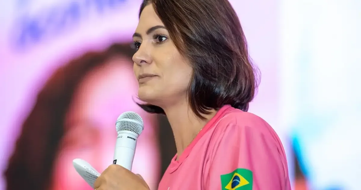 Michelle Bolsonaro lidera disputa por duas vagas ao Senado no DF