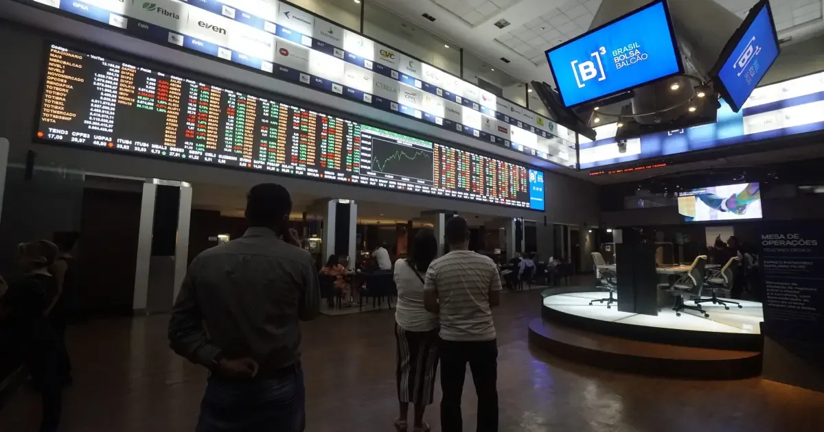 Ibovespa recua 0,58% com pressão externa, inflação e eleições