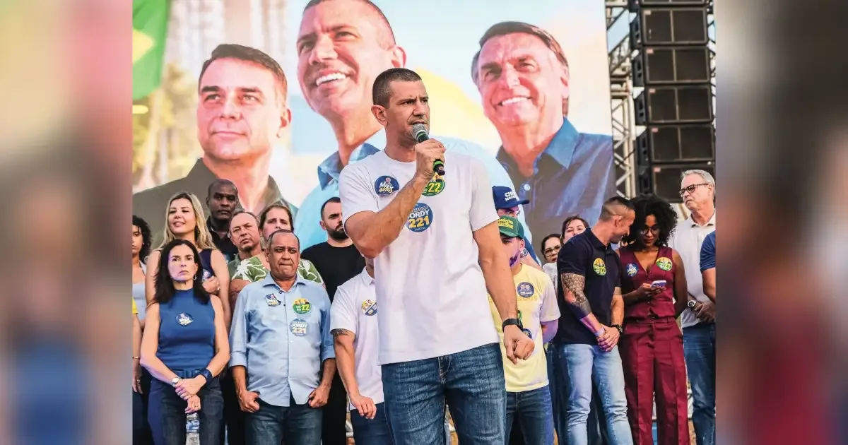 Douglas Ruas avança e tenta usar força de Flávio para chegar ao segundo turno no Rio