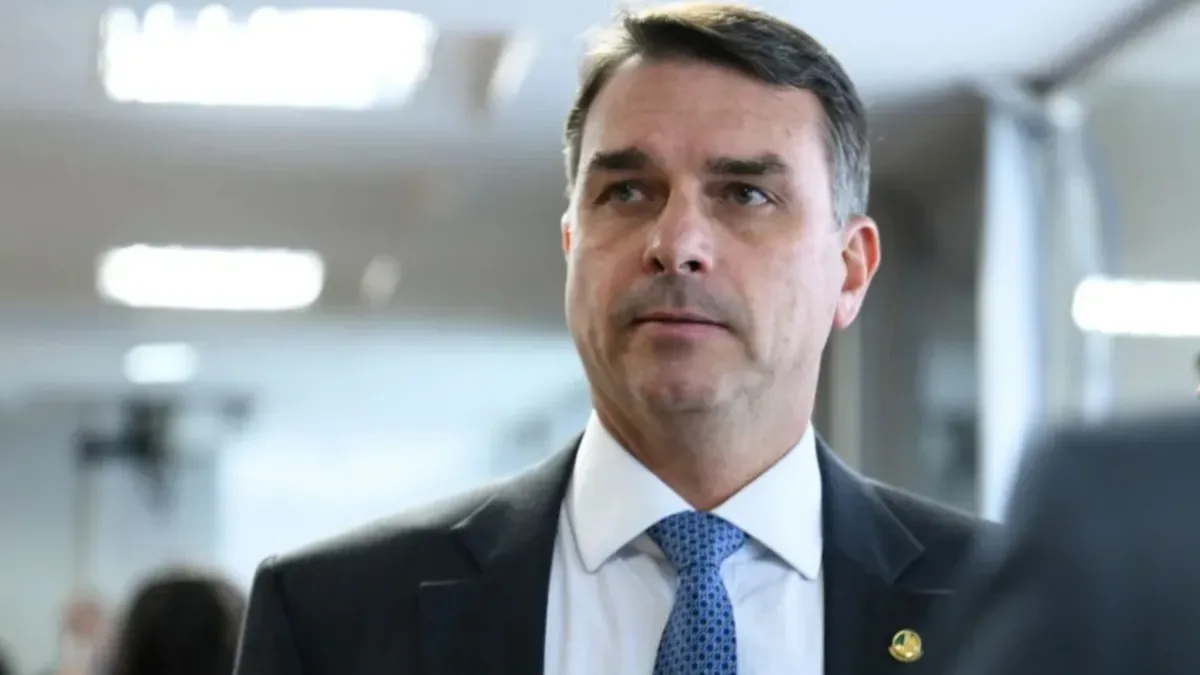 Senado mantém em sigilo custo da escolta de Flávio Bolsonaro em campanha
