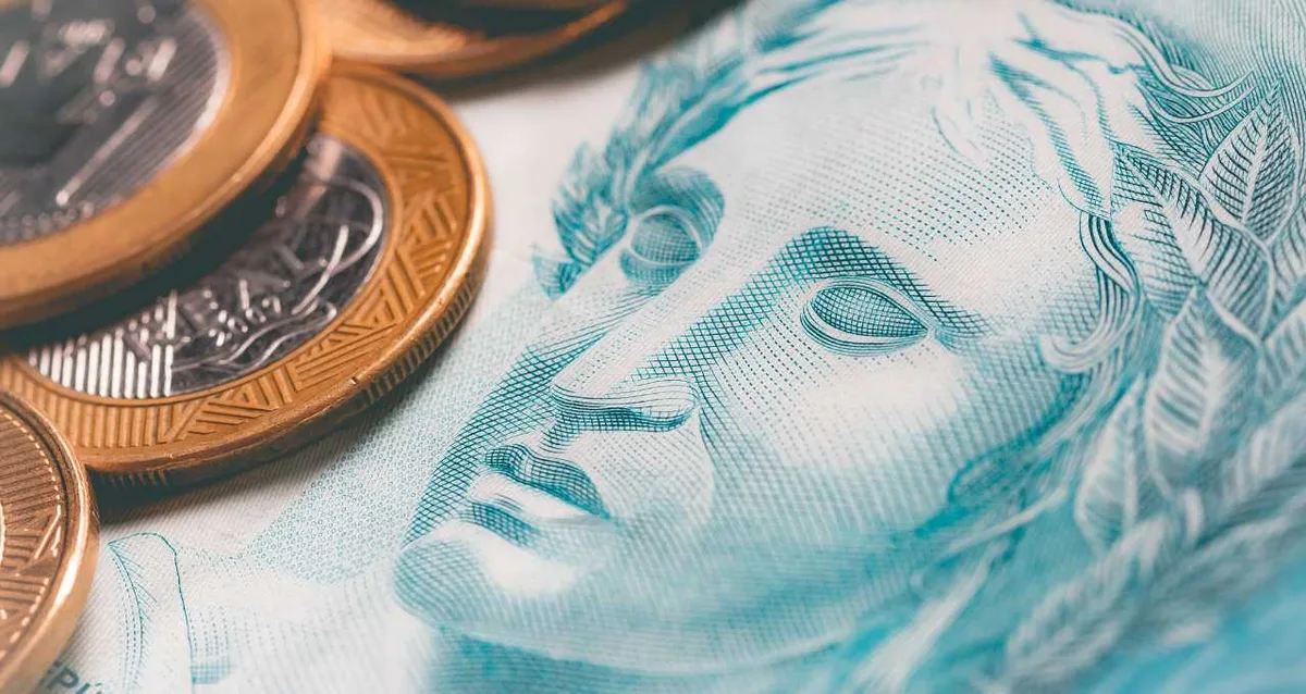 Petróleo se aproxima de US$ 100 enquanto mercados monitoram eleição e China