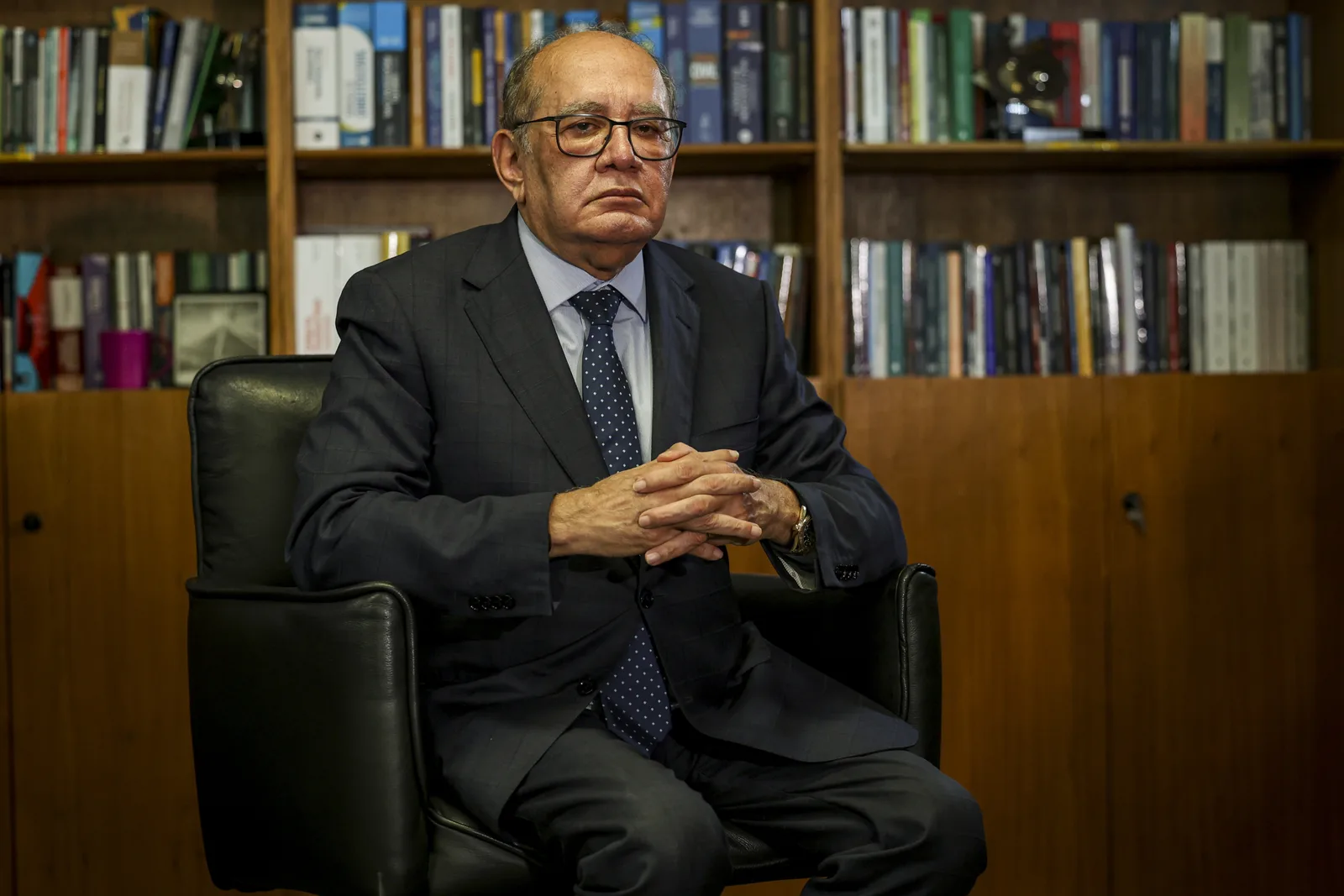 Gilmar formaliza regra para barrar militares e policiais em gabinetes do STF
