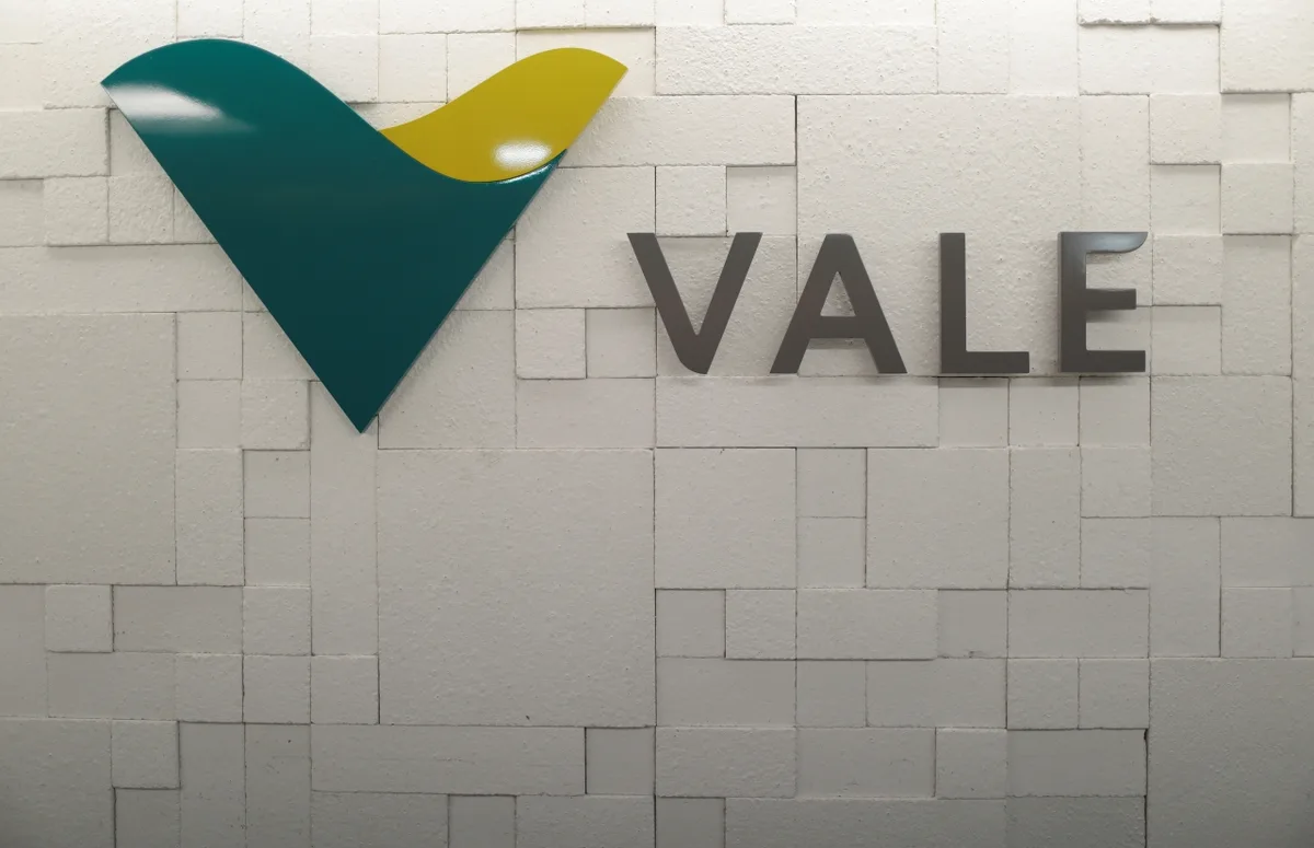 Vale sobe 2,06% com minério, cobre e fluxo estrangeiro